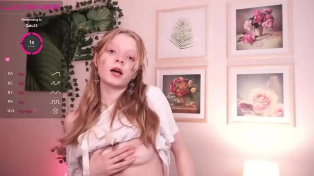 Image 3 of whitneyharriss Stream on Chaturbate on 16 months ago