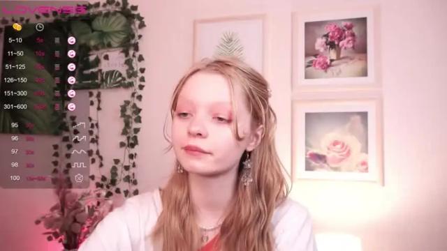 Image 4 of whitneyharriss Stream on Chaturbate on 16 months ago