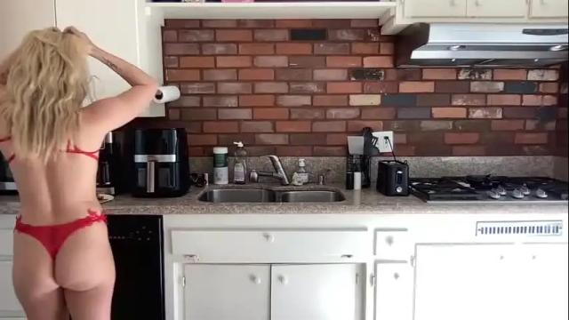 Image 10 of whitneyoc Stream on Chaturbate on 19 months ago