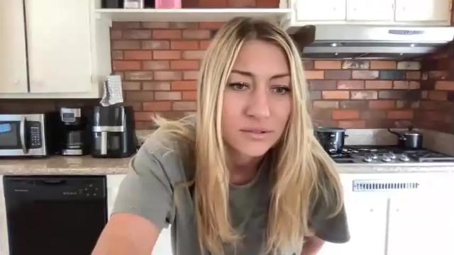 Image 10 of whitneyoc Stream on Chaturbate on 18 months ago