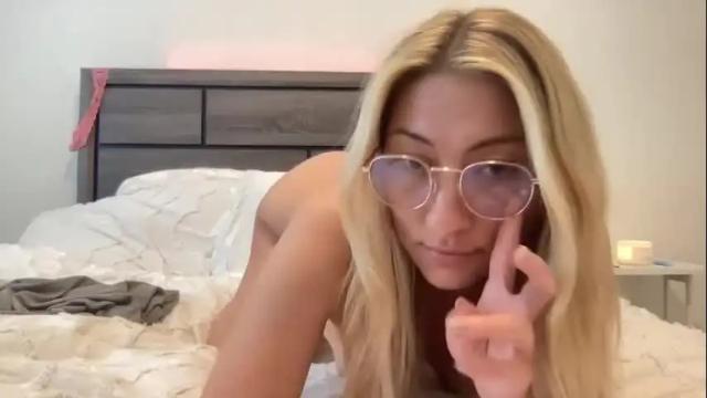 Image 7 of whitneyoc Stream on Chaturbate on 18 months ago