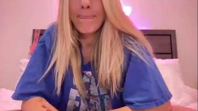 Image 8 of whitneyoc Stream on Chaturbate on 18 months ago