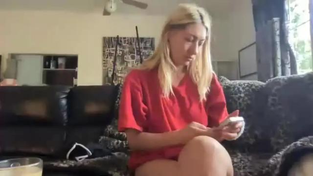 Image 4 of whitneyoc Stream on Chaturbate on 17 months ago