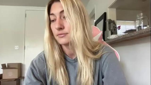 Image 12 of whitneyoc Stream on Chaturbate on 16 months ago