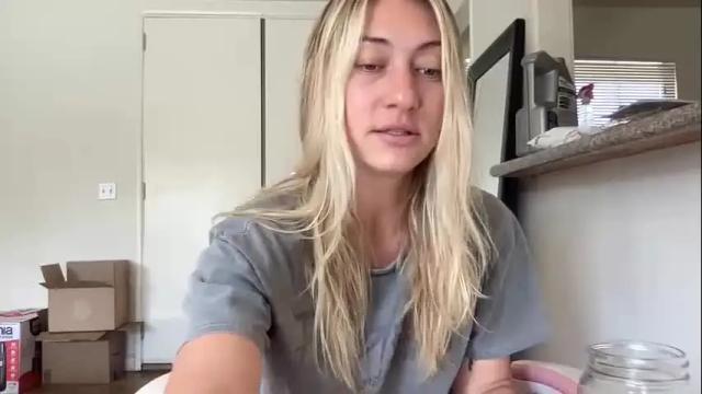 Image 4 of whitneyoc Stream on Chaturbate on 16 months ago