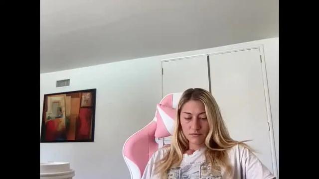 Image 3 of whitneyoc Stream on Chaturbate on 16 months ago