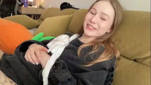 Image 6 of whoisalisa Stream on Chaturbate on 20 days ago