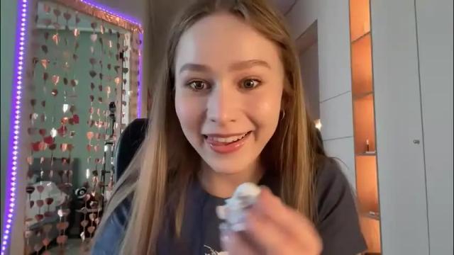 Image 3 of whoisalisa Stream on Chaturbate on 2 months ago