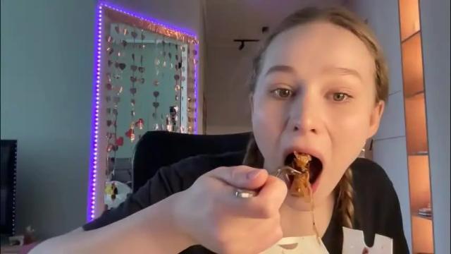 Image 3 of whoisalisa Stream on Chaturbate on 2 months ago
