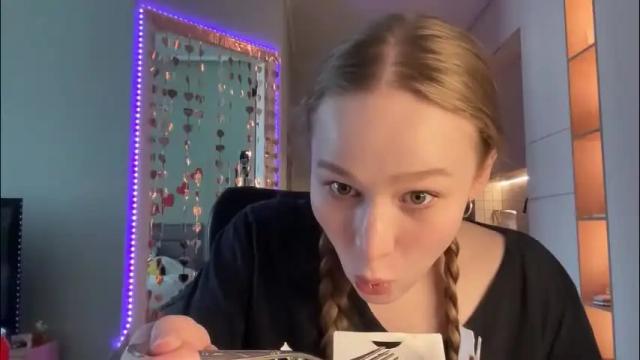 Image 4 of whoisalisa Stream on Chaturbate on 2 months ago