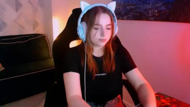 Image 12 of whoisitbb Stream on Chaturbate on 17 months ago