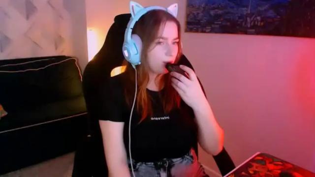 Image 8 of whoisitbb Stream on Chaturbate on 17 months ago