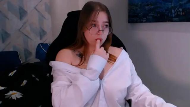 Image 3 of whoisitbb Stream on Chaturbate on 16 months ago