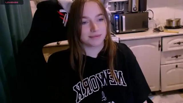 Image 2 of whoisitbb Stream on Chaturbate on 16 months ago