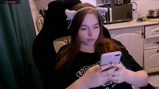 Image 7 of whoisitbb Stream on Chaturbate on 16 months ago