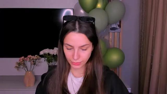 Image 2 of whoislulu Stream on Chaturbate on 12 months ago