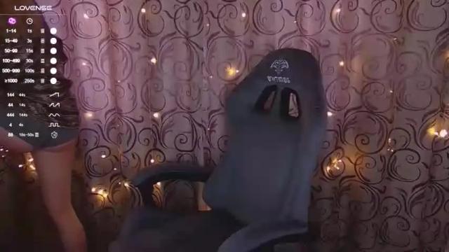 Image 3 of wild_b_e_r_r_y Stream on Chaturbate on 17 months ago