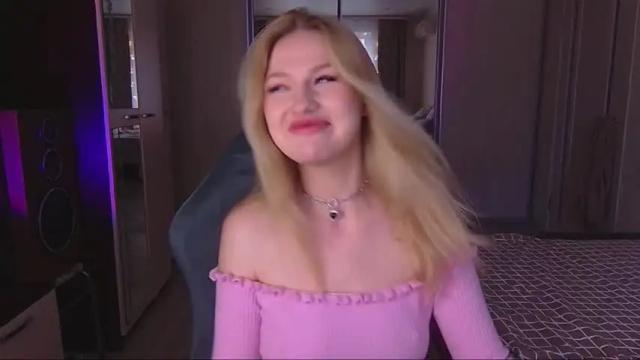 Thumbnail 1, wild_b_e_r_r_y's Stream at Chaturbate, 14 months ago