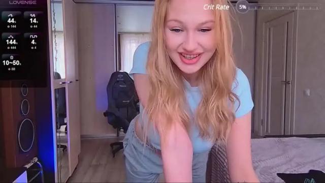 Image 12 of wild_b_e_r_r_y Stream on Chaturbate on 13 months ago