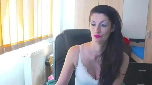 Image 12 of wildbea23 Stream on Chaturbate on 1 month ago