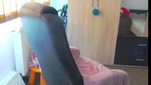 Image 8 of wildbea23 Stream on Chaturbate on 26 days ago