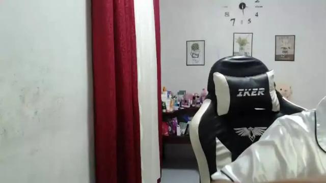 Image 12 of wildflowerpinay_juli Stream on Chaturbate on 13 months ago