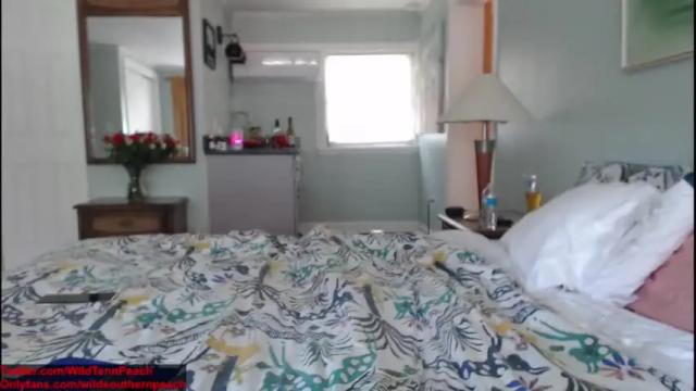 Image 6 of wildsouthernpeach Stream on Chaturbate on 16 months ago