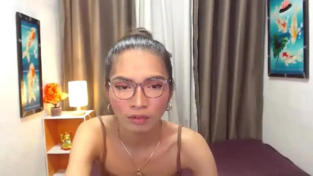 Image 4 of wildtsclarahugecock Stream on Chaturbate on 18 months ago