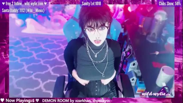 Image 12 of wildwylie Stream on Chaturbate on 18 months ago