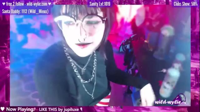 Image 2 of wildwylie Stream on Chaturbate on 18 months ago