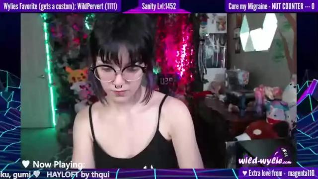 Image 12 of wildwylie Stream on Chaturbate on 14 months ago