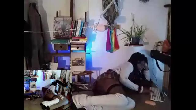 Image 3 of willowsmalls Stream on Chaturbate on 16 months ago