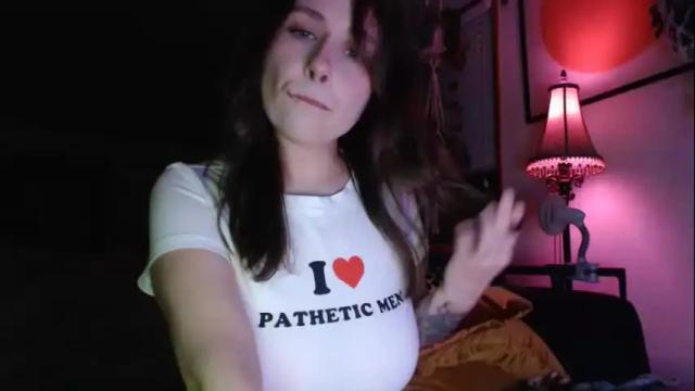 Image 2 of wingardiumleveveosa Stream on Chaturbate on 16 months ago