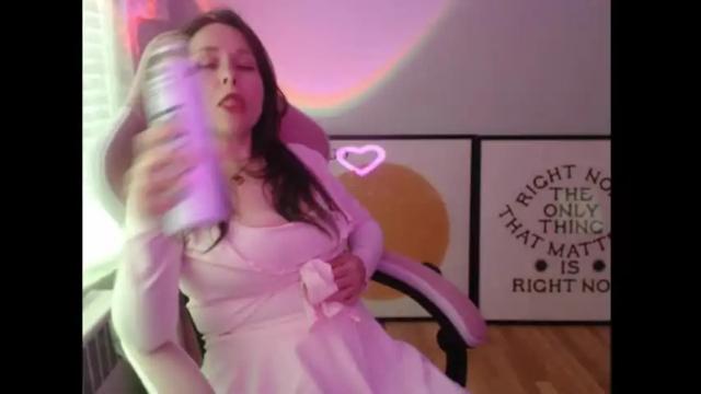 Image 2 of wingardiumleveveosa Stream on Chaturbate on 11 days ago
