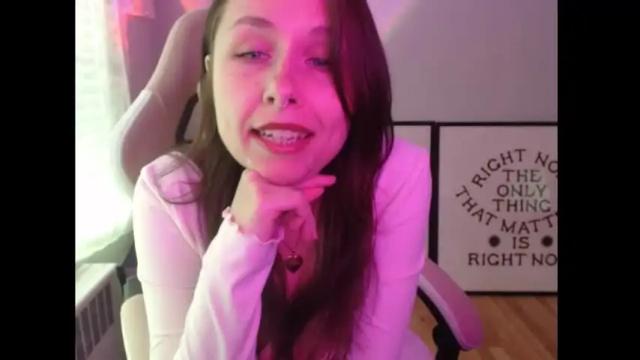 Image 3 of wingardiumleveveosa Stream on Chaturbate on 11 days ago
