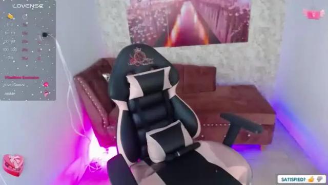 Image 4 of withneyx_m Stream on Chaturbate on 15 months ago