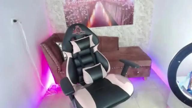 Image 4 of withneyx_m Stream on Chaturbate on 14 months ago