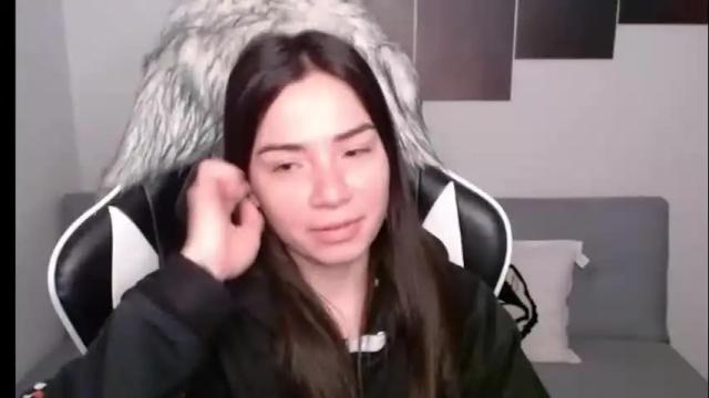 Image 2 of wolfs_daughter Stream on Chaturbate on 1 month ago