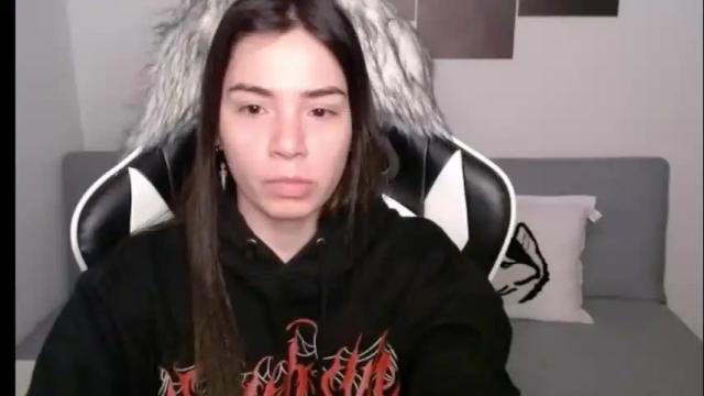 Image 2 of wolfs_daughter Stream on Chaturbate on 1 month ago