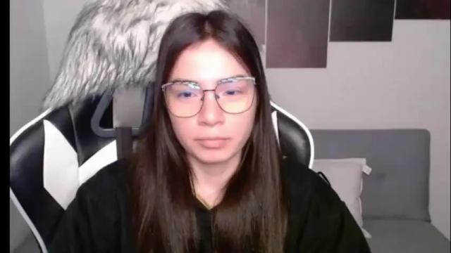 Image 2 of wolfs_daughter Stream on Chaturbate on 29 days ago