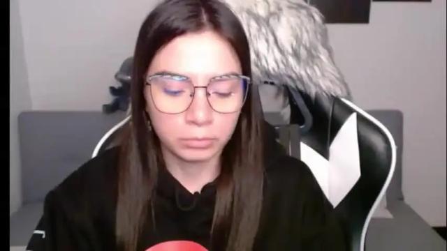 Image 4 of wolfs_daughter Stream on Chaturbate on 17 days ago