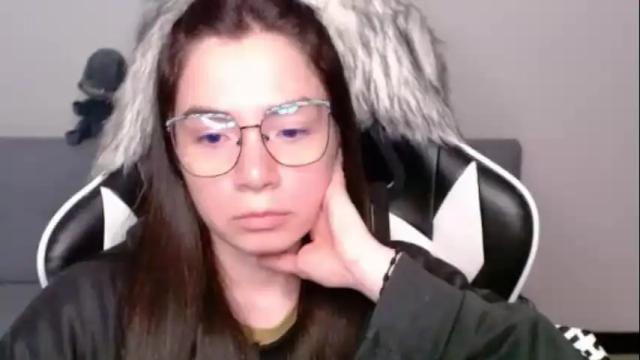 Image 2 of wolfs_daughter Stream on Chaturbate on 1 month ago