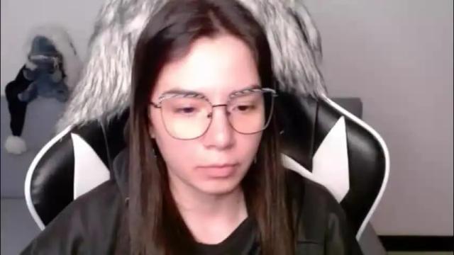 Image 2 of wolfs_daughter Stream on Chaturbate on 1 month ago