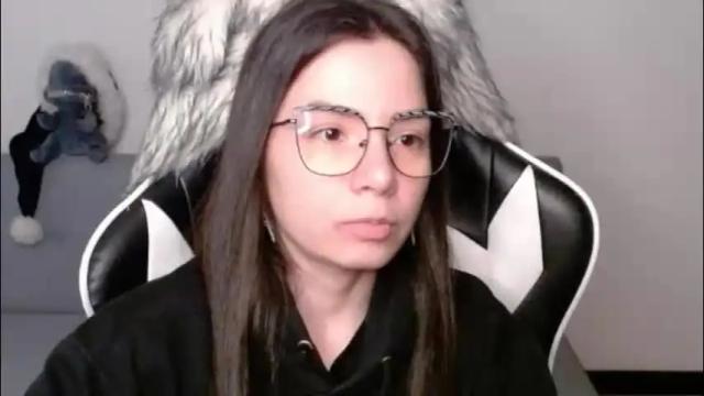 Image 4 of wolfs_daughter Stream on Chaturbate on 1 month ago