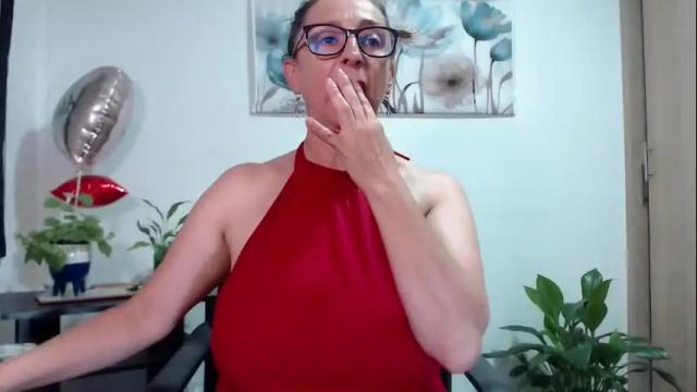 Image 4 of womanhornyx Stream on Chaturbate on 1 day ago
