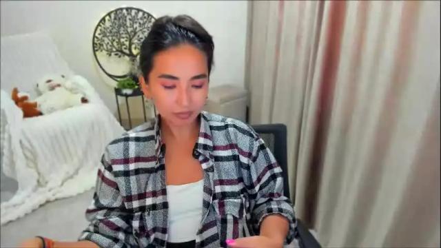 Image 2 of worldofkim Stream on Chaturbate on 4 months ago