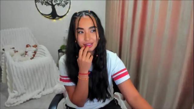 Image 11 of worldofkim Stream on Chaturbate on 4 months ago