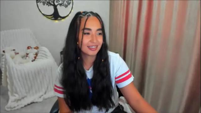 Image 12 of worldofkim Stream on Chaturbate on 4 months ago