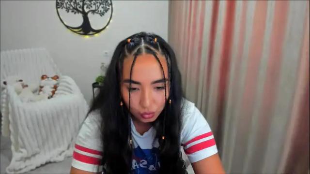 Image 3 of worldofkim Stream on Chaturbate on 4 months ago