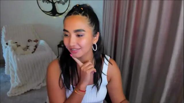 Image 2 of worldofkim Stream on Chaturbate on 4 months ago